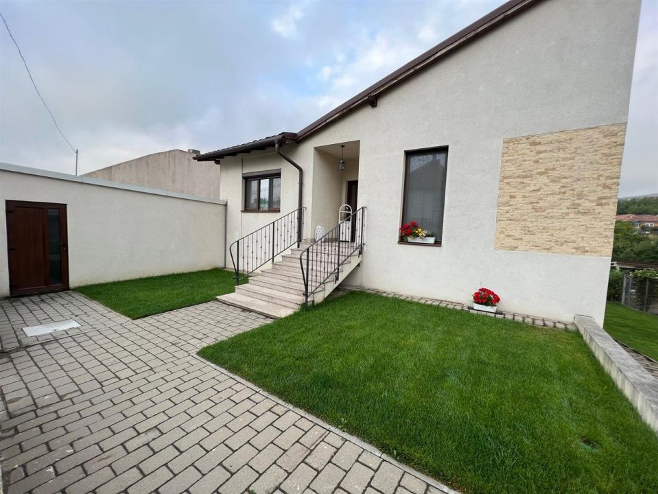Apartament la casa, 4 camere, 120 mp, terasa 20 mp, garaj 60 mp, curte 80 mp