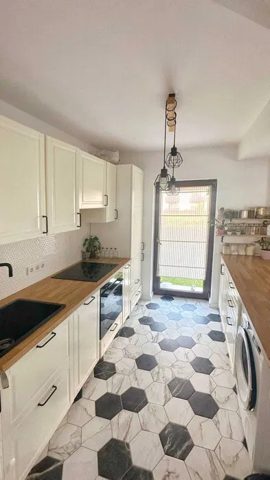 Apartament cu 2 camere, gradina de 40 mp, parcare, zona Parcului Poligon