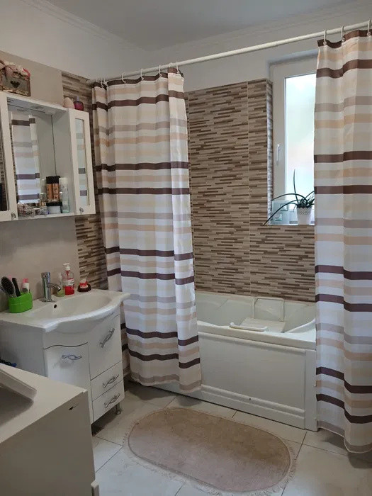 Apartament cu 2 camere, 42 mp, parcare, zona Terra