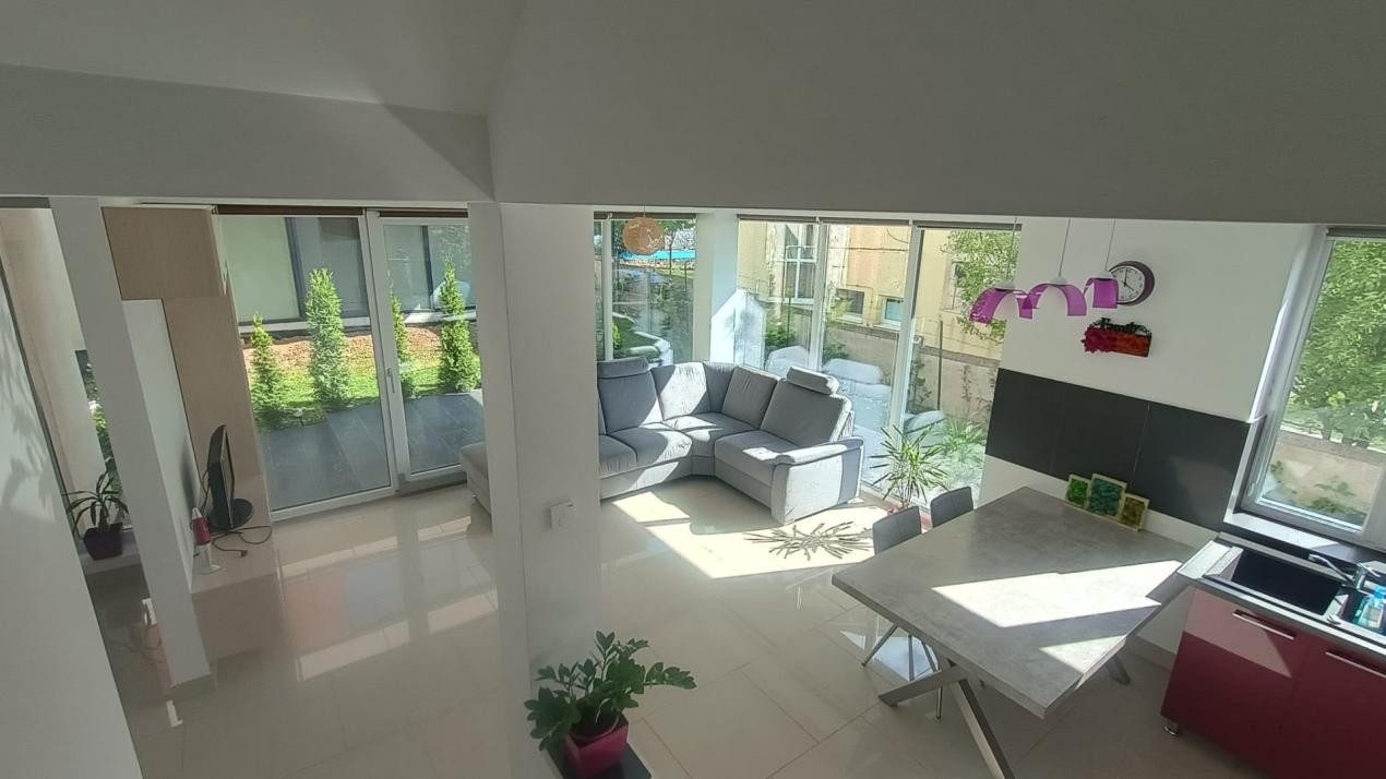 Casă tip duplex, 120 mp, curte, garaj, zona Liceului Waldorf