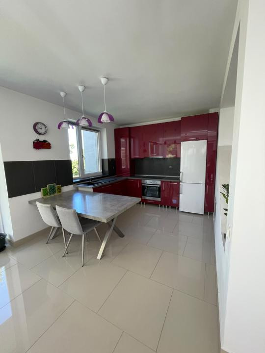 Casă tip duplex, 120 mp, curte, garaj, zona Liceului Waldorf