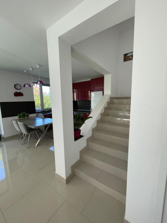 Casă tip duplex, 120 mp, curte, garaj, zona Liceului Waldorf