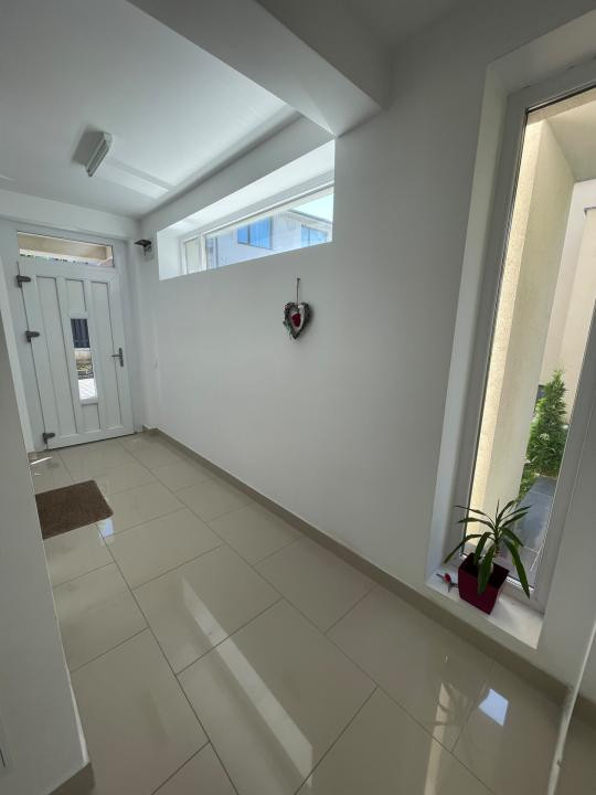 Casă tip duplex, 120 mp, curte, garaj, zona Liceului Waldorf