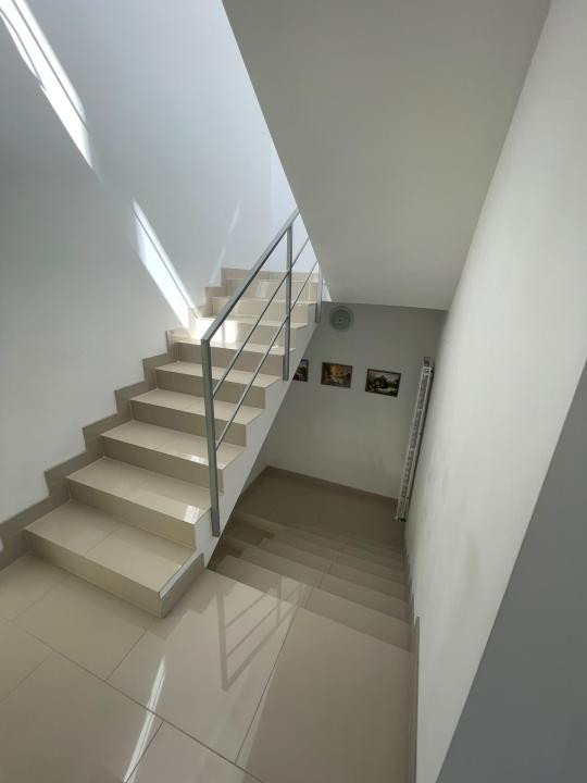 Casă tip duplex, 120 mp, curte, garaj, zona Liceului Waldorf