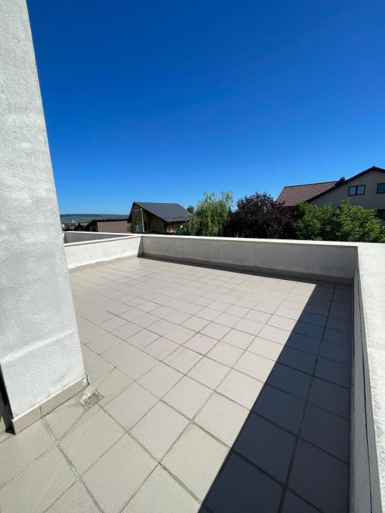 Casă tip duplex, 120 mp, curte, garaj, zona Liceului Waldorf