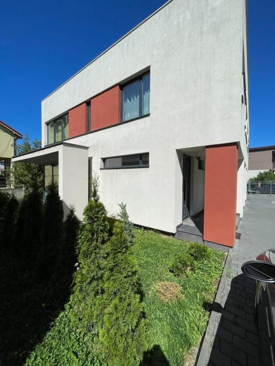 Casă tip duplex, 120 mp, curte, garaj, zona Liceului Waldorf