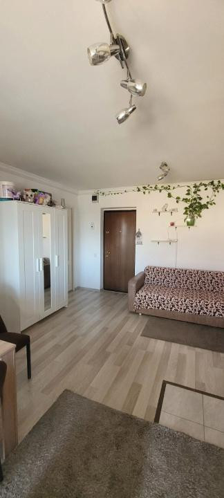 Apartament cu o camera, 34 mp, balcon, zona Florilor
