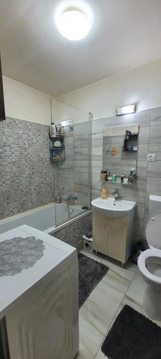 Apartament cu o camera, 34 mp, balcon, zona Florilor