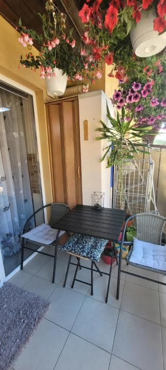 Apartament cu o camera, 34 mp, balcon, zona Florilor