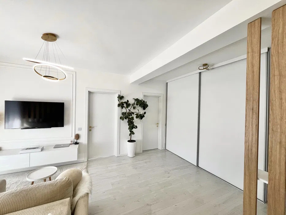 Apartament ultrafinisat, balcon, zona Terra