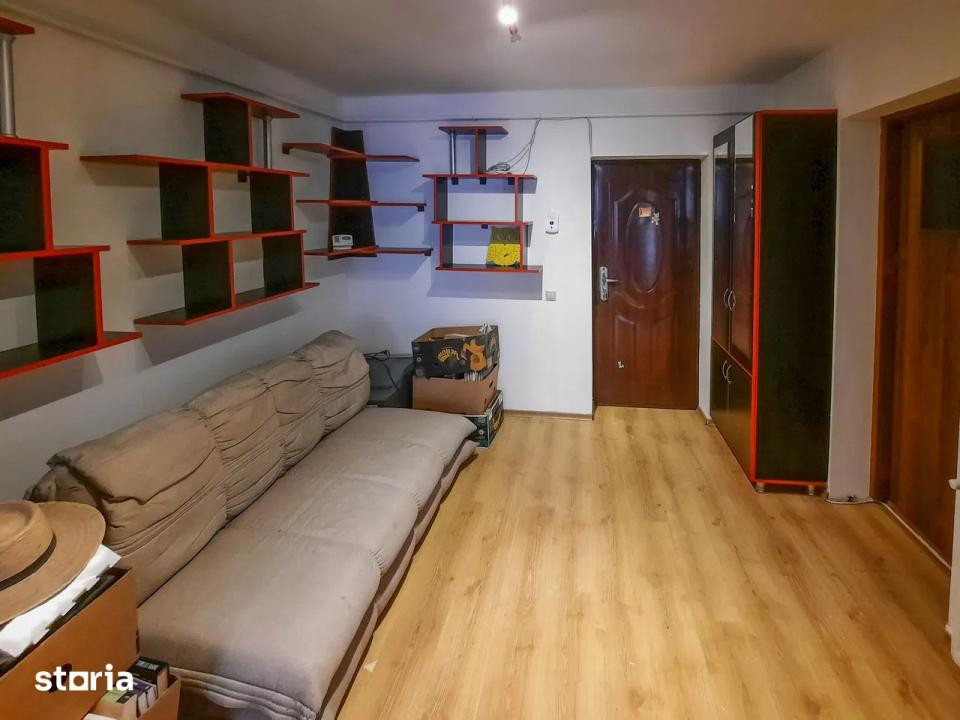 Apartament decomandat, parcare, zona Eroilor
