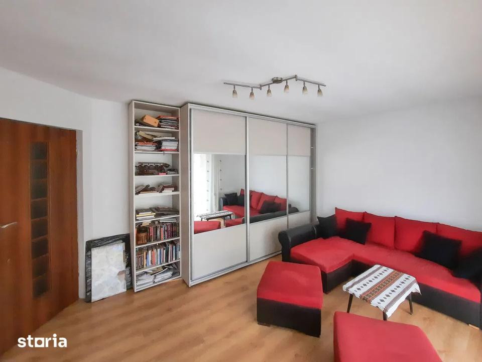 Apartament decomandat, parcare, zona Eroilor