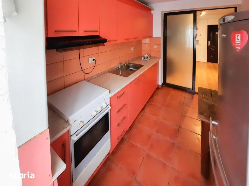 Apartament decomandat, parcare, zona Eroilor