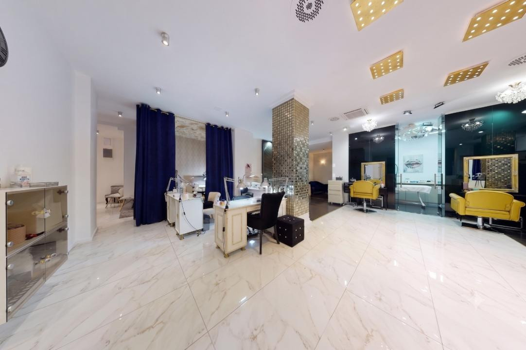 Spațiu comercial cu vitrină, 246 mp, complet renovat, zona Pieței Cipariu