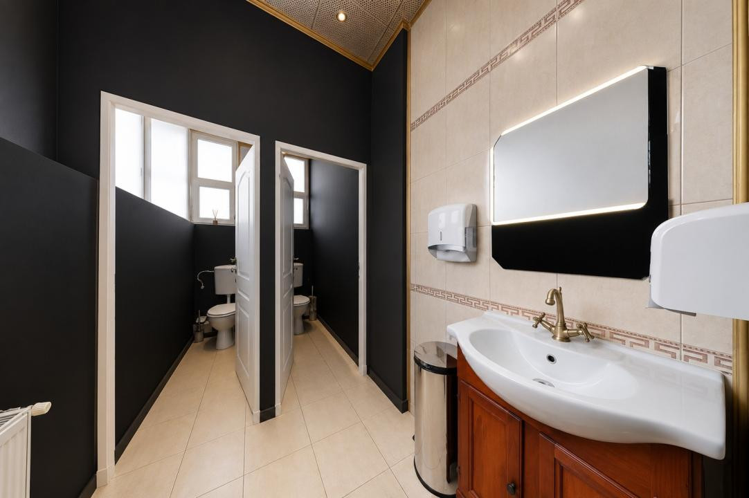 Spațiu comercial cu vitrină, 246 mp, complet renovat, zona Pieței Cipariu