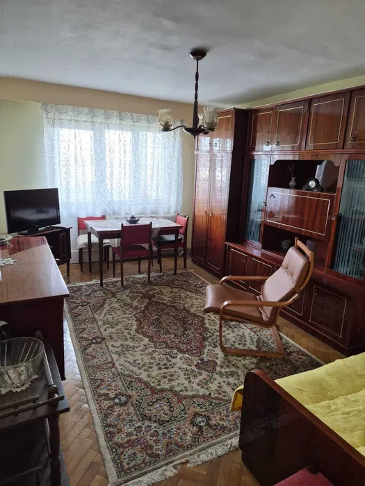 Apartament 3 camere decomandate, 66 mp, etaj intermediar, zona McDonald's