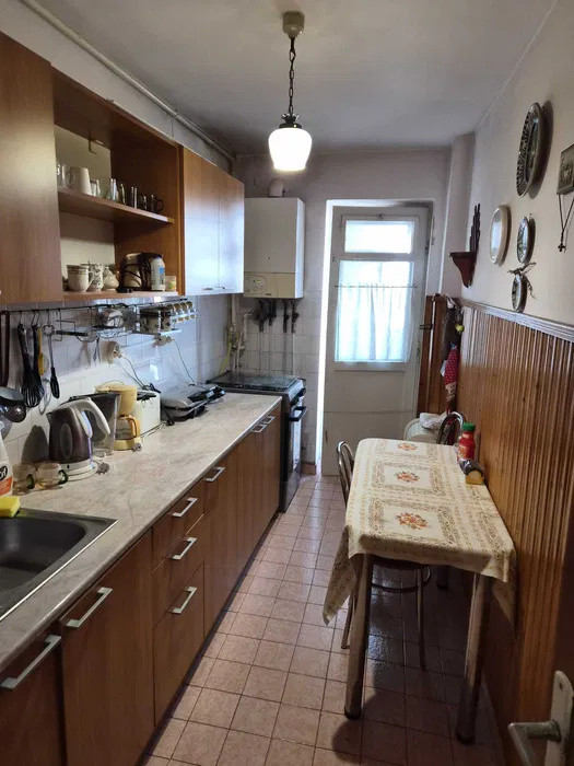 Apartament 3 camere decomandate, 66 mp, etaj intermediar, zona McDonald's