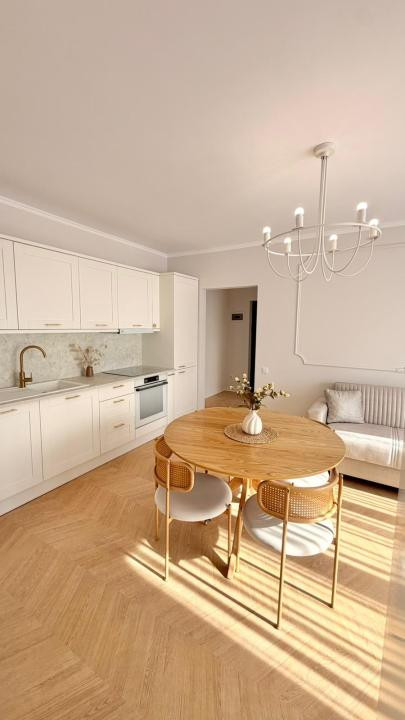 Apartament 3 camere, etaj intermediar , parcare , zona Terra