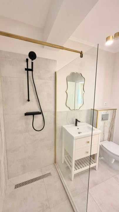 Apartament 3 camere, etaj intermediar , parcare , zona Terra