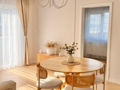 Apartament 3 camere, etaj intermediar , parcare , zona Terra