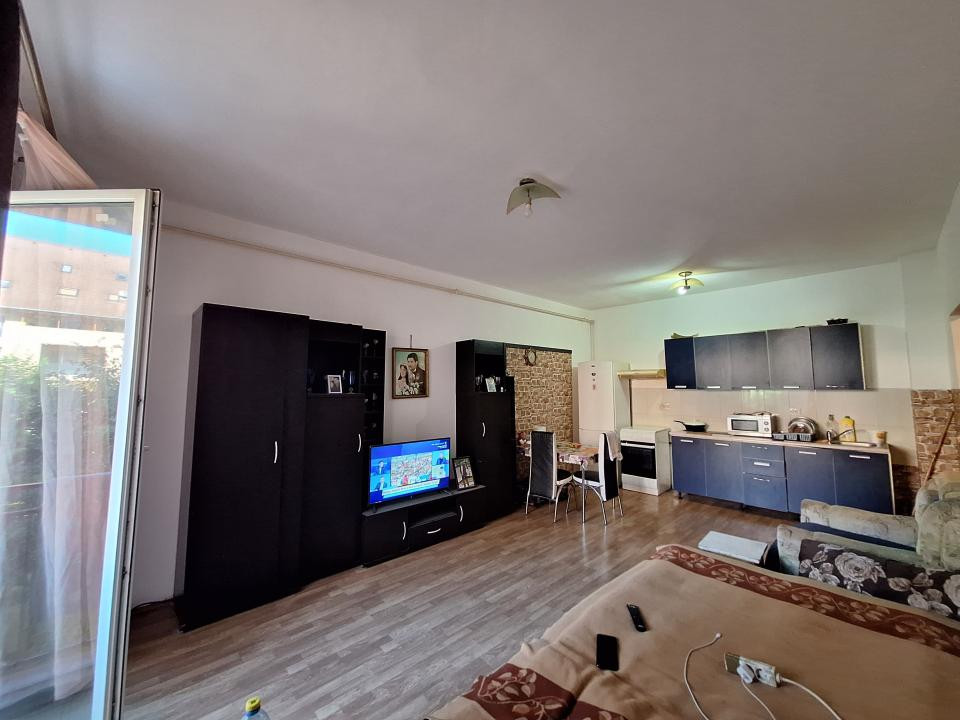 Apartament cu 2 camere, 58 mp, etajul 1, zona Porii