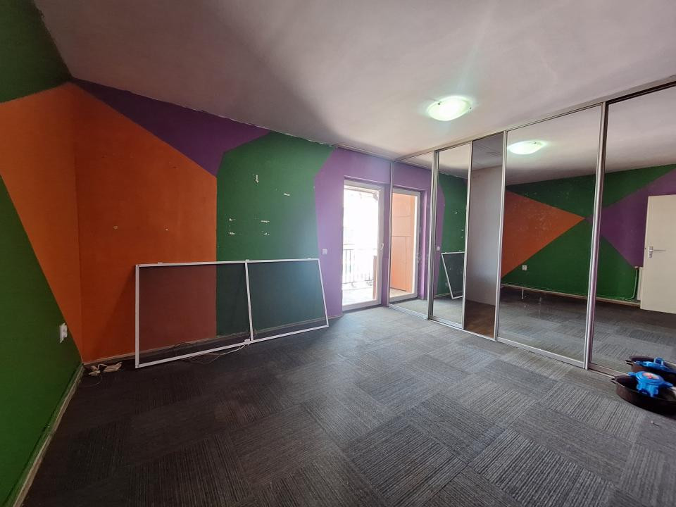 Apartament decomandat, 54 mp, balcon, zona Stejarului