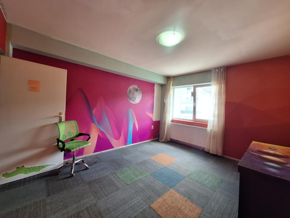 Apartament decomandat, 54 mp, balcon, zona Stejarului