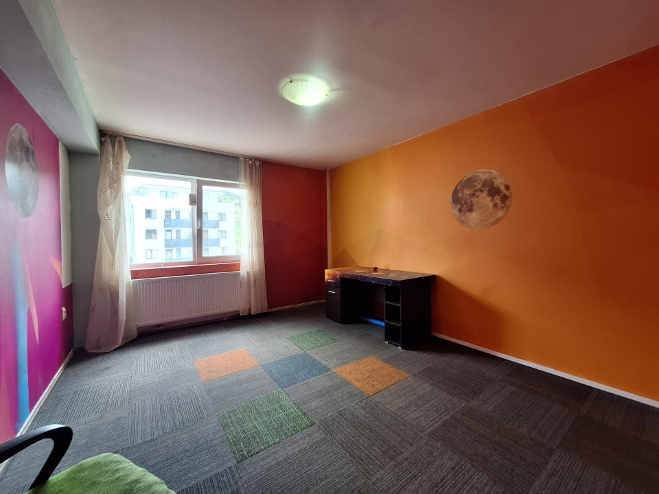 Apartament decomandat, 54 mp, balcon, zona Stejarului