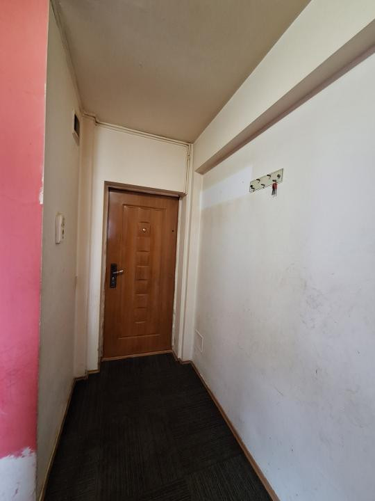 Apartament decomandat, 54 mp, balcon, zona Stejarului