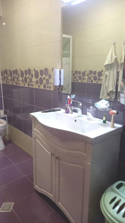 Apartament cu 2 camere, 42 mp, parcare, zona Stejarului