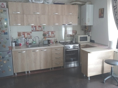 Apartament cu 2 camere, 42 mp, parcare, zona Stejarului