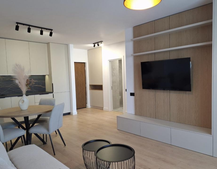 Apartament de 2 camere, 45 mp,Ultramodern,Mobilat/Utilat, Zona Eroilor