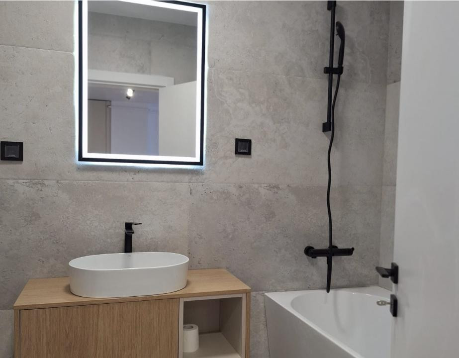 Apartament de 2 camere, 45 mp,Ultramodern,Mobilat/Utilat, Zona Eroilor