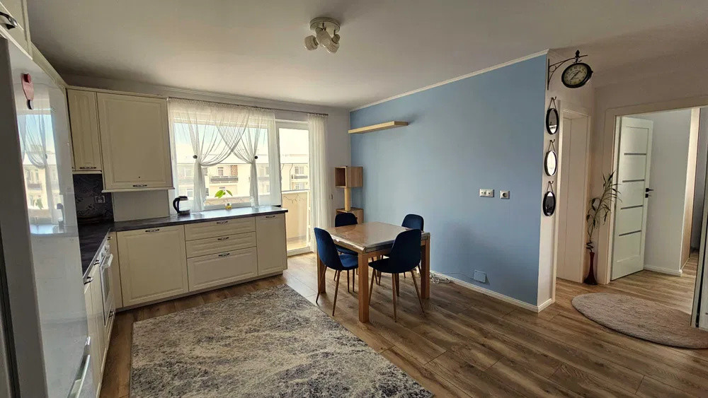Apartament cu 3 camere, etaj intermediar, zona Cetatii