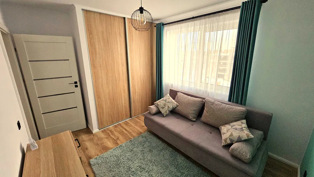 Apartament cu 3 camere, etaj intermediar, zona Cetatii