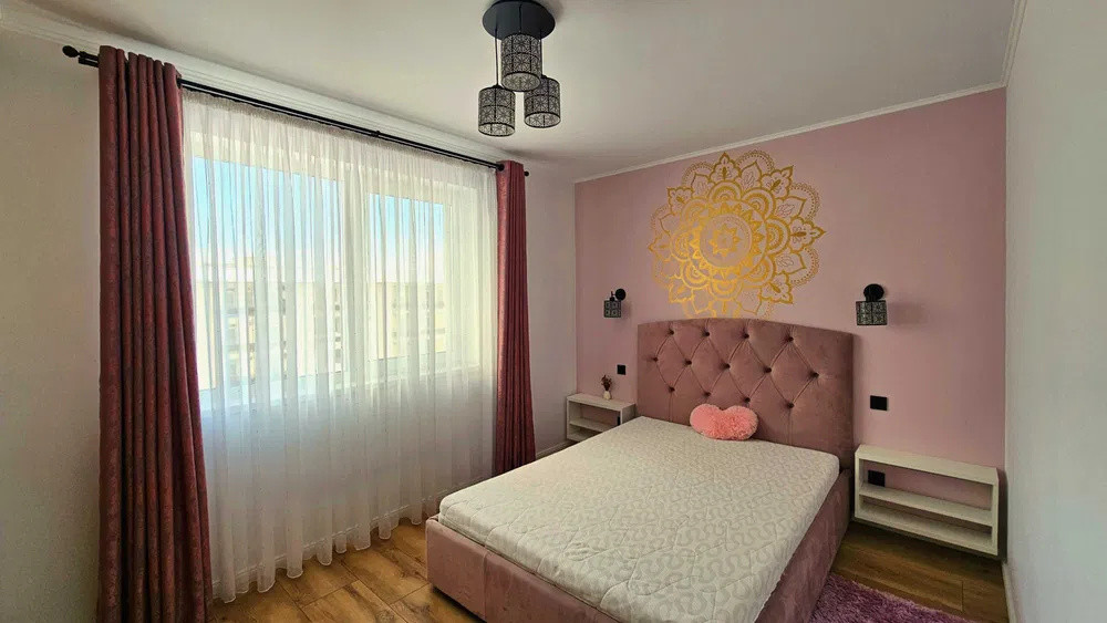 Apartament cu 3 camere, etaj intermediar, zona Cetatii