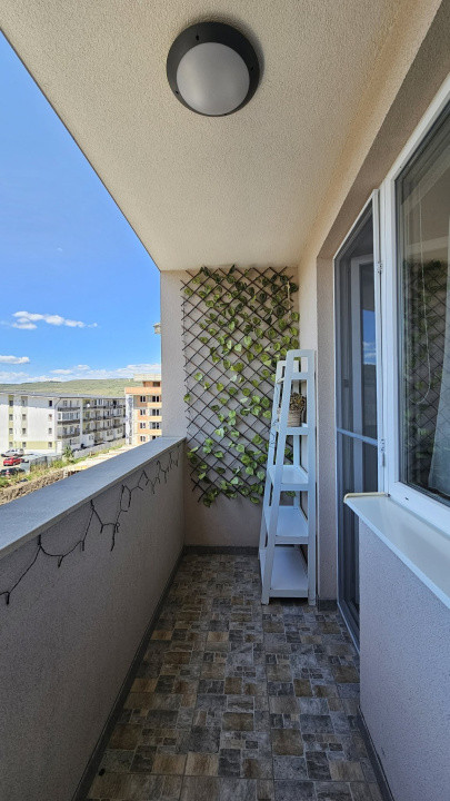 Apartament cu 3 camere, etaj intermediar, zona Cetatii
