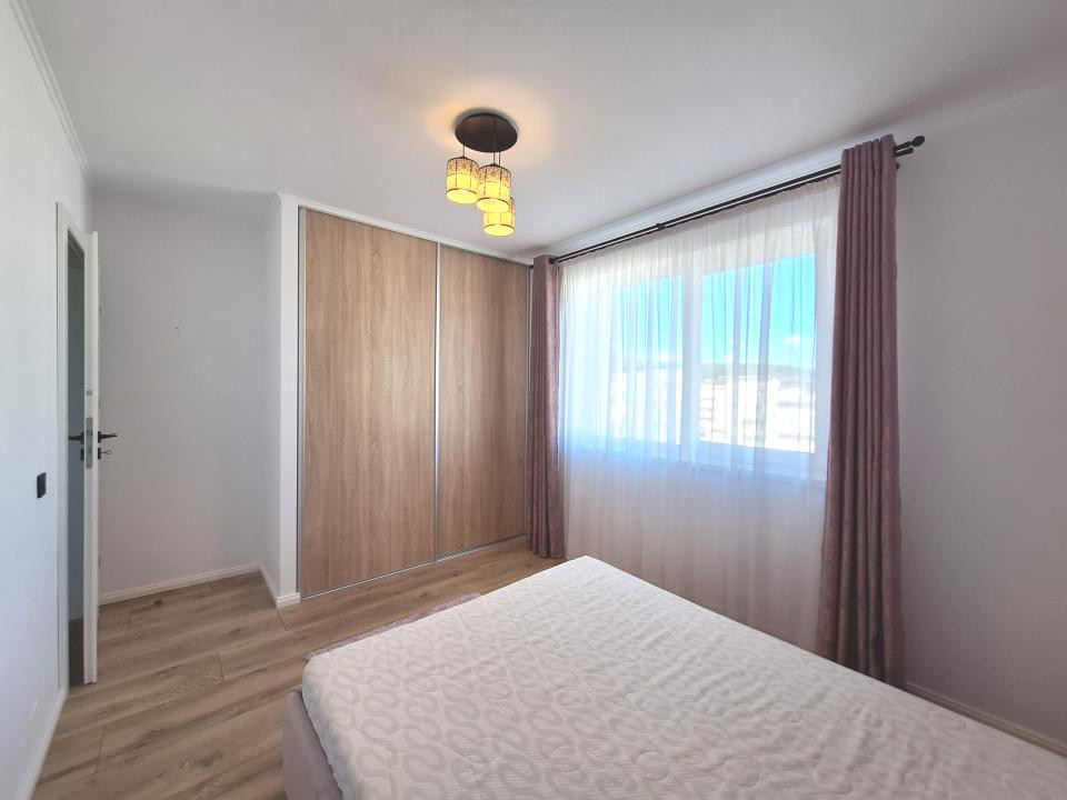 Apartament cu 3 camere, etaj intermediar, zona Cetatii