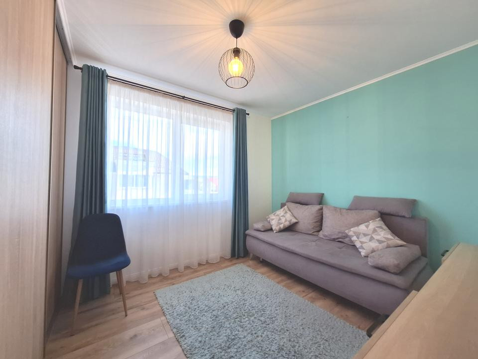 Apartament cu 3 camere, etaj intermediar, zona Cetatii