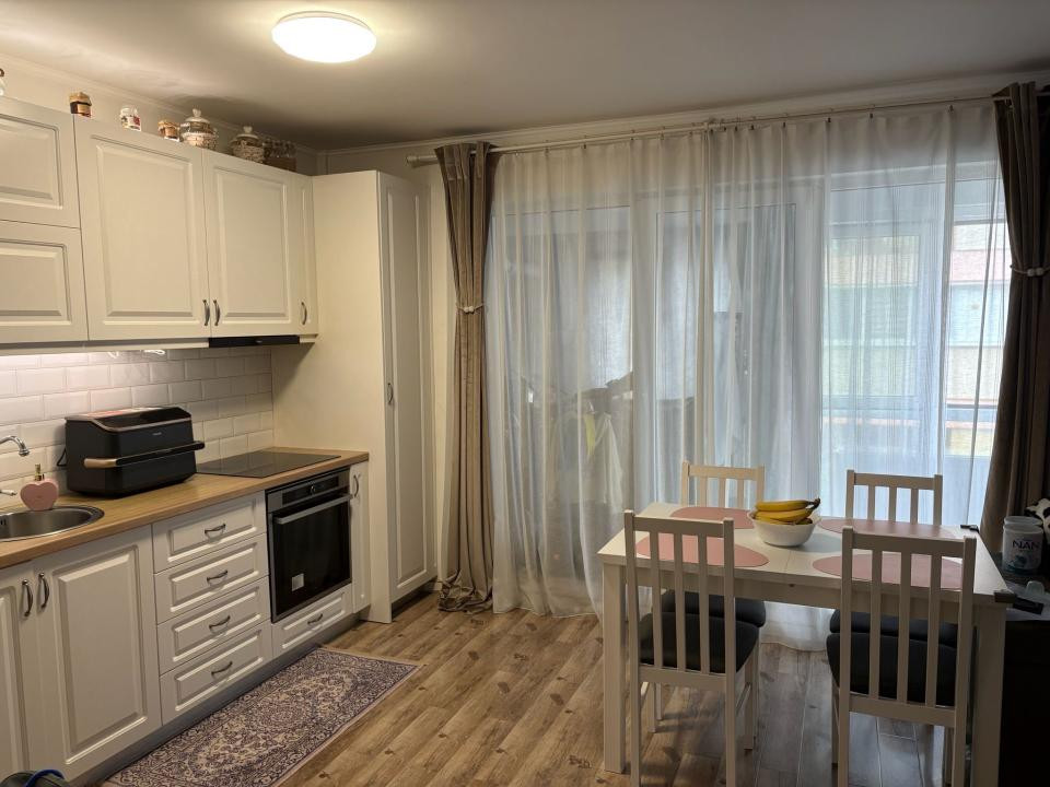 Apartament cu 3 camere,etaj 1,garaj de 30 mp