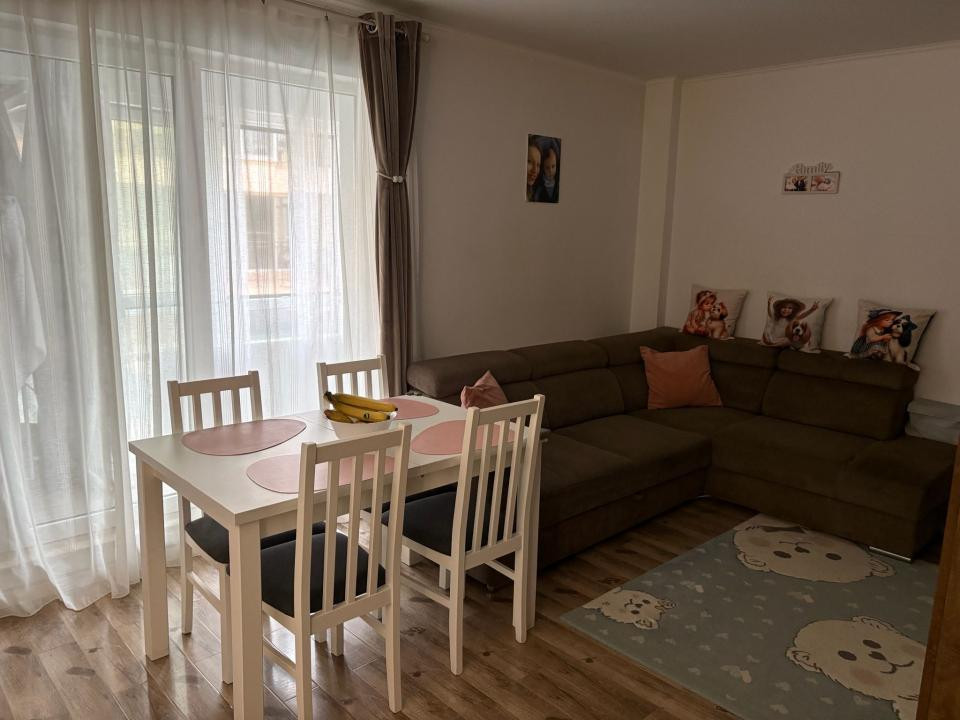 Apartament cu 3 camere,etaj 1,garaj de 30 mp