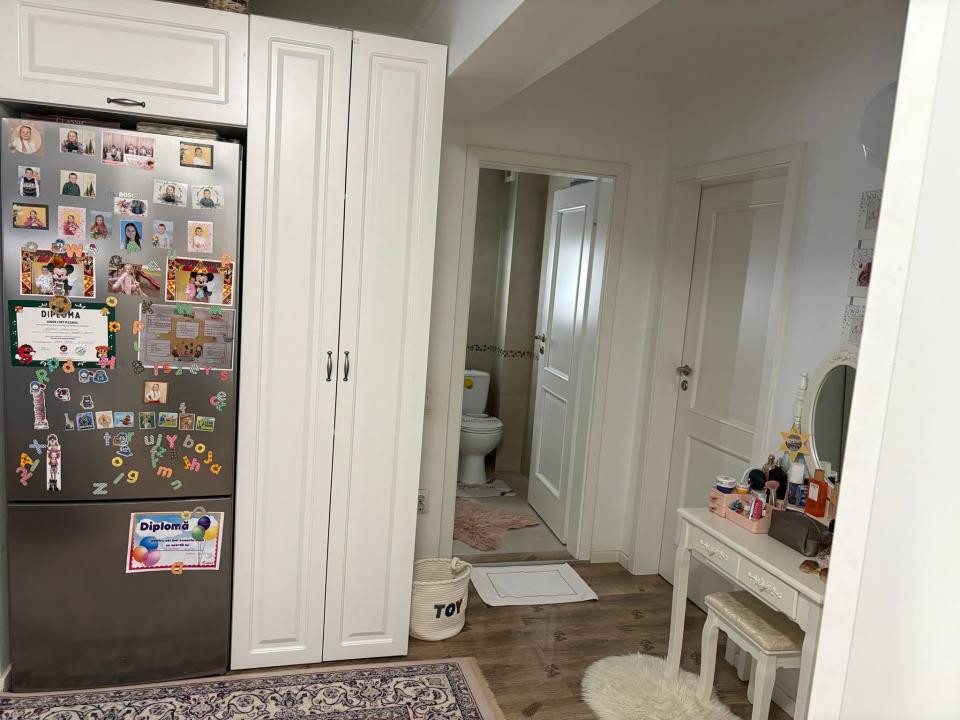 Apartament cu 3 camere,etaj 1,garaj de 30 mp