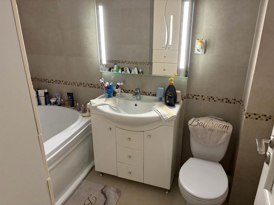 Apartament cu 3 camere,etaj 1,garaj de 30 mp