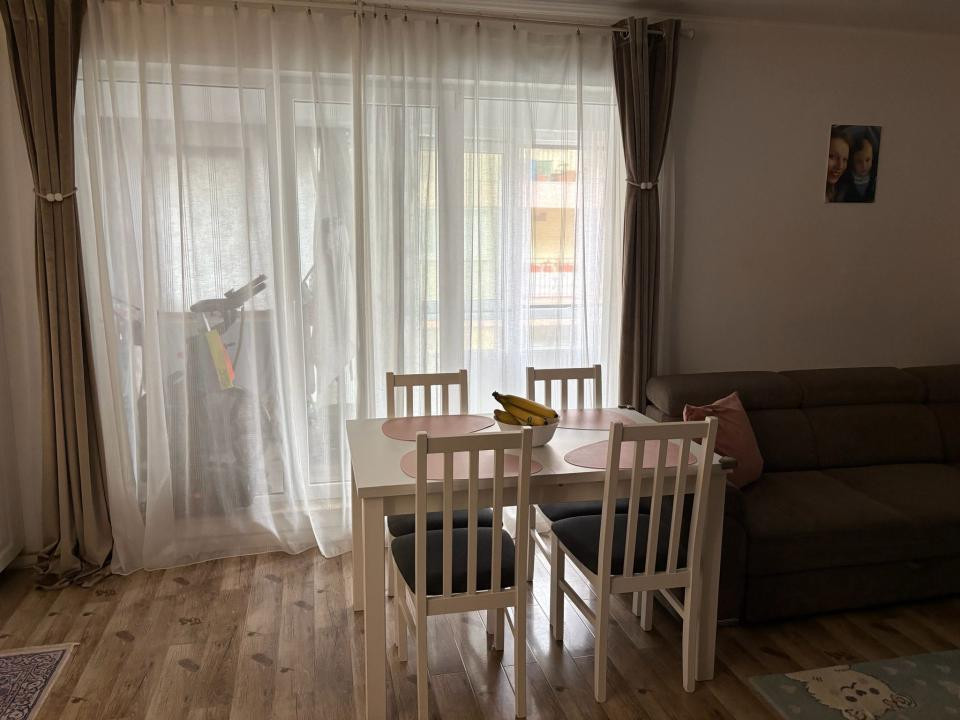 Apartament cu 3 camere,etaj 1,garaj de 30 mp