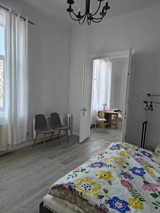 Apartament in zona centrala,finisat (cladire istorica ),mobilat,cu parcare
