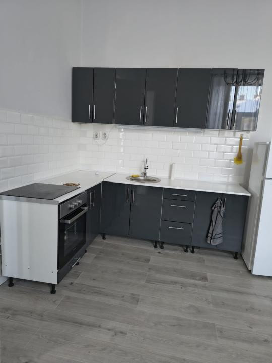 Apartament in zona centrala,finisat (cladire istorica ),mobilat,cu parcare
