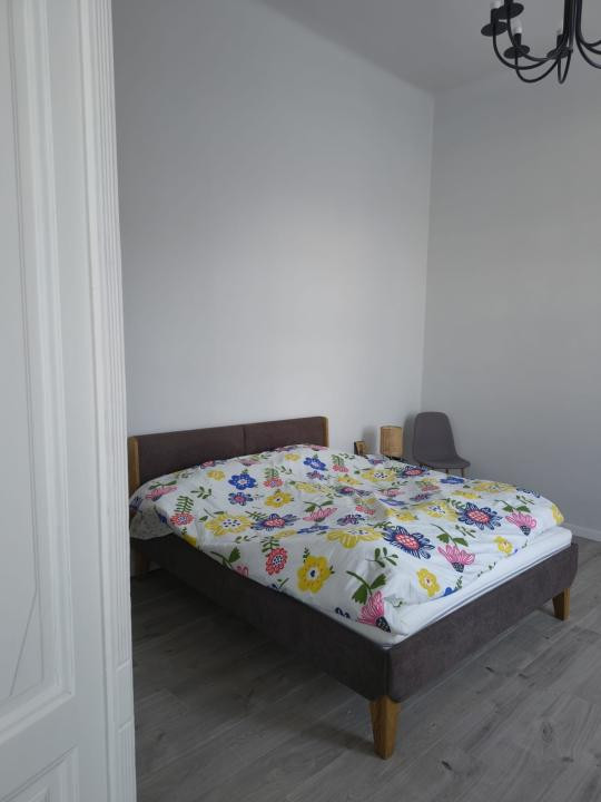 Apartament in zona centrala,finisat (cladire istorica ),mobilat,cu parcare