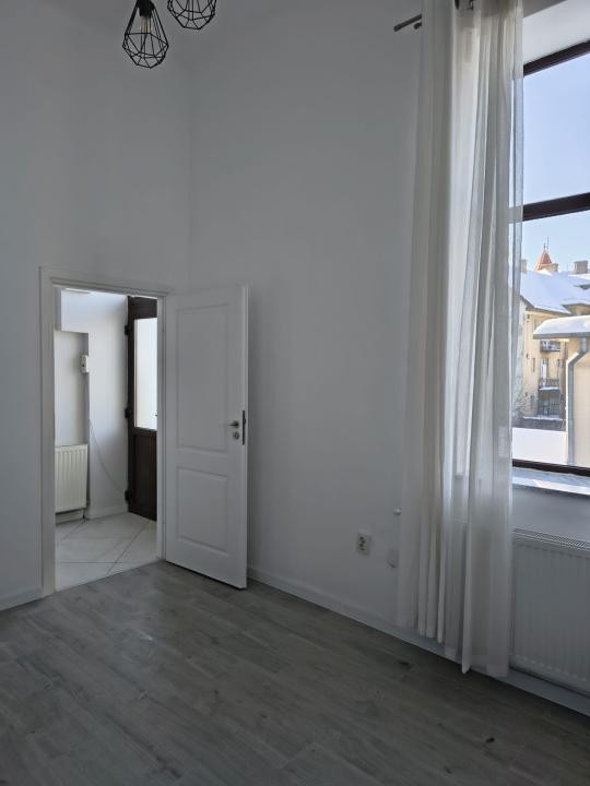 Apartament in zona centrala,finisat (cladire istorica ),mobilat,cu parcare