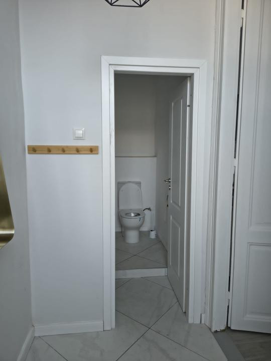 Apartament in zona centrala,finisat (cladire istorica ),mobilat,cu parcare