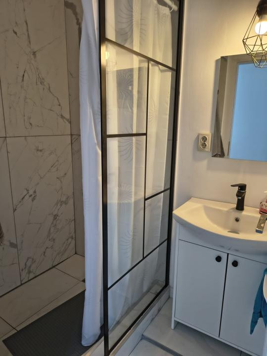 Apartament in zona centrala,finisat (cladire istorica ),mobilat,cu parcare
